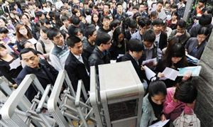 國考最熱崗位競爭超兩千選一 2020年公務員培訓市場規(guī)模及容量分析