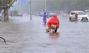 河南將再遇強降雨 鄭州嚴陣以待 發(fā)暴雨預警后車停滿高架