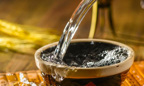 濃香型白酒行業(yè)消費趨勢分析 消費者對于高品質(zhì)白酒的需求愈發(fā)強(qiáng)烈