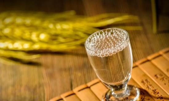 行業(yè)三大趨勢：高端化、多元化、生態(tài)化 白酒流通行業(yè)深度調(diào)研