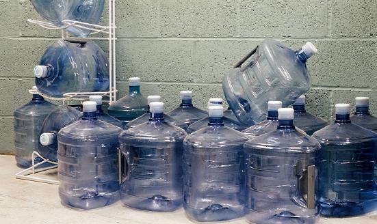 飲用桶裝水市場深度全景調(diào)研：包裝水消費場景被擴大到家庭用水，大包裝水增速迅猛