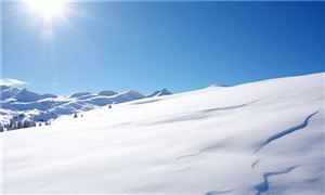 冰雪旅游行業(yè)發(fā)展分析 滑雪門票團(tuán)購線上訂單量暴增788%!出境冰雪游受青睞
