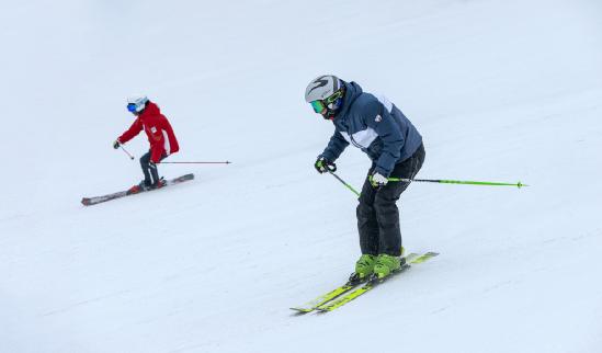 室內(nèi)滑雪場行業(yè)市場分析2023：11月廣東“室內(nèi)滑雪”相關(guān)搜索量同比增長達295%