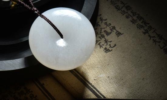 互聯(lián)網(wǎng)的發(fā)展使得玉石行業(yè)的銷售渠道越來(lái)越多樣化  玉石產(chǎn)業(yè)發(fā)展分析