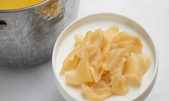 國(guó)內(nèi)花膠行業(yè)市場(chǎng)戰(zhàn)分析 ：中式新滋補(bǔ)，鮮燉花膠如何成為一門新生意?