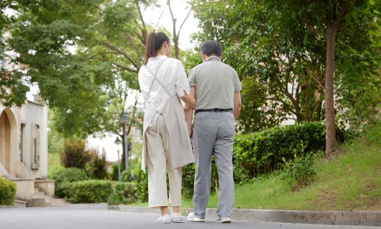 2024年中國(guó)養(yǎng)老服務(wù)行業(yè)深度調(diào)研：加強(qiáng)人才培養(yǎng) 養(yǎng)老服務(wù)費(fèi)納入監(jiān)管