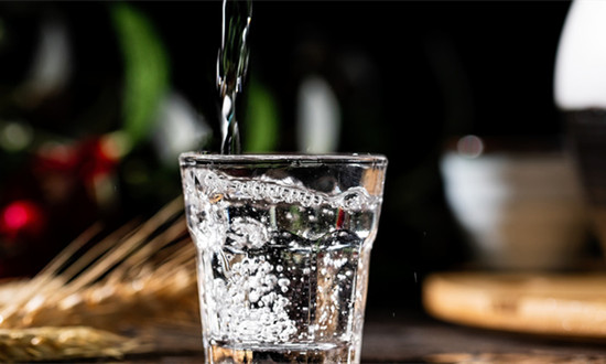 白酒加速年輕化布局 白酒行業(yè)現(xiàn)狀及市場趨勢預(yù)測