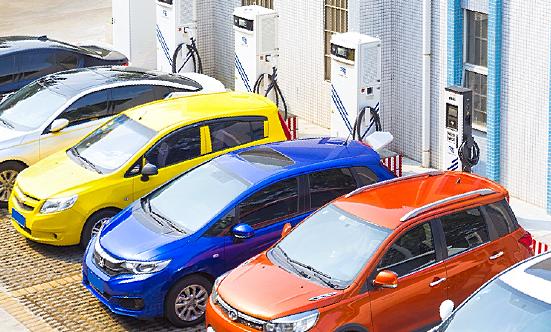 AI驅(qū)動(dòng)汽車(chē)行業(yè)新競(jìng)賽 2025年中國(guó)汽車(chē)行業(yè)核心競(jìng)爭(zhēng)力分析